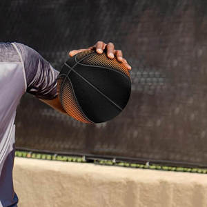 Balón de Baloncesto con Cubierta de PU de Alta Calidad al por Mayor, Logotipo Personalizado, Tamaño 4, Diseño Suave al Tacto para Ropa Deportiva, Hecho en Pakistán - Product Image 4