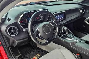 EXCELENTE ESTADO, CHEVROLET CAMARO LT1 2021, V8 DE 455 HP, CON VOLANTE A LA DERECHA/IZQUIERDA, LISTO PARA ENTREGAR - Product Image 5