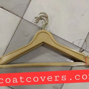 Cintres en plastique de type bois de qualité supérieure de 19 pouces Solution de vêtements solides et durables Option économique - Product Image 3