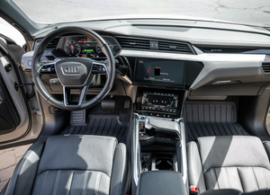 Audi E-tron Quattro Chronos Edition 2022 Usado en Excelentes Condiciones (Volante a la Izquierda/Derecha) - Product Image 3