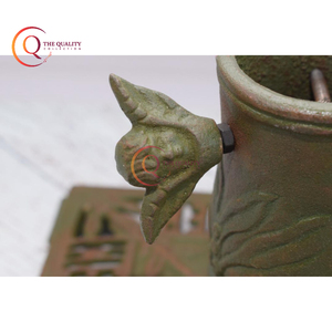 Support de base décoratif en métal vert avec bord festonné, une pièce propre et classique pour les présentoirs de Noël axés sur l'exportation - Product Image 5