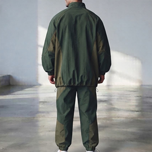 Conjunto de Sudadera con Capucha y Pantalones Deportivos de Alta Calidad, 100% Nailon, Corte Holgado, Cierre de Cremallera, Parte Inferior con Puños, Resistente al Viento y al Agua, Ligero - Product Image 6