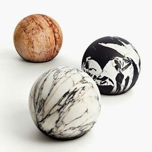 Vente en gros Boules décoratives rondes en bois, résine, verre, métal, centre de table artisanal fait à la main, orbes pour intérieurs de maison modernes - Product Image 2
