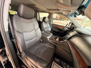 2018 USADO Ca-dill-ac Es-ca-la-de Premium Luxury 4WD - Product Image 2