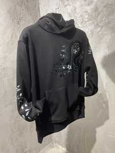 Sudadera con Capucha Gris de Alta Calidad, Diseño Personalizado, Bordado de Serpiente Unisex, Ropa Urbana para Hombre - Product Image 5