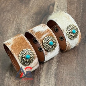 Bracelet de manchette en cuir de vachette véritable fabriqué à la main avec bracelet à pression réglable de Style occidental Concho turquoise pour hommes et femmes - Product Image 1
