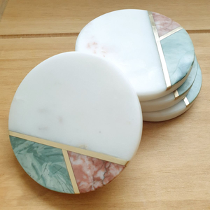 Sous-verres hexagonaux en marbre blanc avec une magnifique incrustation de nacre en mosaïque. Disponible à prix de gros. - Product Image 3