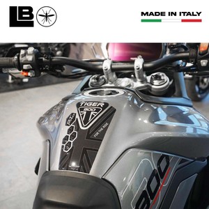 Adesivo Protettivo 3D Personalizzato per Serbatoio Moto Triumph Tiger 900 GT PRO - Decorazione ad Alta Definizione - Product Image 4
