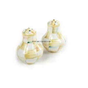 Vente en gros d'ustensiles de cuisine pour la décoration de table Ensemble de 2 salières et poivrières de travail en nacre au design tendance - Product Image 1