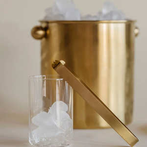 Cubo de hielo de latón de lujo para hogares modernos que proporciona calidad superior y atractivo estético para accesorios de bar - Product Image 1