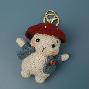 Nuevo Colgante de Ganchillo Hecho a Mano, Muñeco de Conejo Retro con Sombrero Rojo de Hilo, Lindo Amuleto para Bolso con Ojos Grandes - Product Image 3