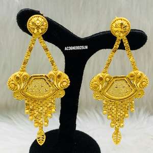 Long collier chaîne en forme de boîte plaqué or bijoux en laiton en forme florale pour fête ou mariage - Product Image 3