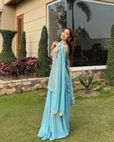 Ensemble traditionnel indien ethnique 3 pièces pour mariages d'hiver, fêtes, Diwali, brodé, sans plis, coupe ajustée, prêt-à-porter de créateur