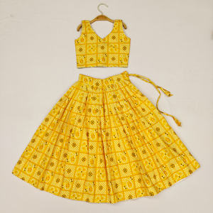 Conjunto de Lehenga Choli Tradicional Amarillo Bandhani Rajwadi de Secado Rápido para Niñas de Shoryam Fashion |   Boda Festiva de Diwali - Product Image 1