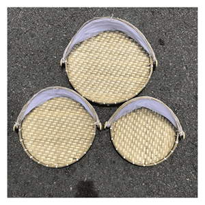 Bandeja de bambú con malla tejida a mano para cubrir, secar y servir alimentos, hecha en Vietnam. - Product Image 2
