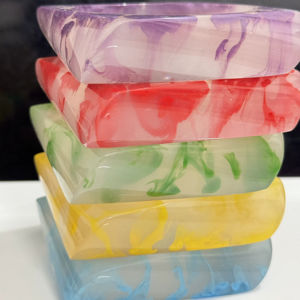 Ensemble de bracelets en résine fabriqués à la main Options multicolores et de formes polies à la main Style ange fini Bracelet empilable élégant unique - Product Image 1