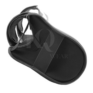 Espinilleras de cuero flexibles, protección profesional ligera, ajustables para entrenamiento de fútbol, práctica y actividades deportivas - Product Image 4