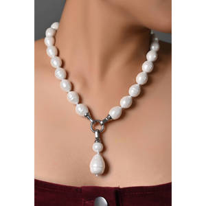 Adorable Juego de Collar de Perlas con Aretes - Product Image 1
