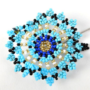 En Stock Broches con cuentas bordadas Broches con cuentas de diseño personalizado Broches con cuentas para la venta - Product Image 6