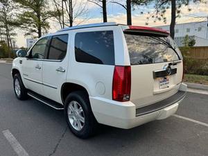 Cadillac Escalade 2005 Usado en Buen Estado, Sin Reserva, 1 Dueño, Motor V8 de 6.0 Litros, Propiedad del Sur, Sin Modificaciones - Product Image 3