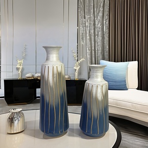 Hermosos jarrones florales de granja de lujo costero, juego de dos jarrones de metal decorativos multitono para un hogar elegante - Product Image 6