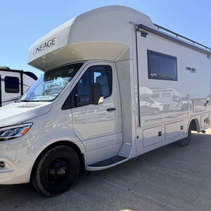 Camping-car 4x4 tout-terrain en excellent état pour expéditions |   Camping-car de luxe autonome en aluminium et acier pour le camping en extérieur 4-6 personnes - Product Image 1