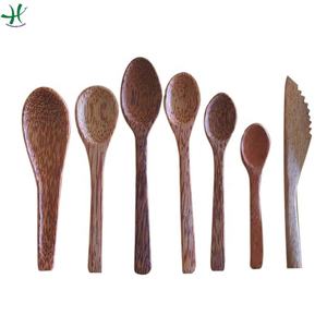 Cuchara de Sopa de Madera Ecológica Hecha a Mano para Utensilios de Cocina, Madera de Caucho - Product Image 1
