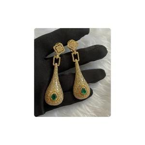 Boucles d'oreilles pour femmes Boucles d'oreilles élégantes en or massif 18 carats avec diamants naturels et pierre verte Bijoux de mode - Product Image 3