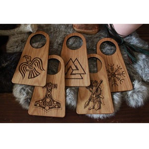 Supports de corne de Viking artisanaux en bois faits à la main Support de corne de bois gravé avec logo personnalisé du fournisseur indien - Product Image 5