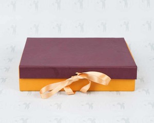 Boîte cadeau exquise faite à la main avec des trésors uniques pour des créations uniques pour chaque moment spécial - Product Image 1