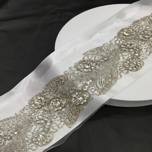 Tela de encaje de lujo hecha a mano con trabajo de piedra para vestidos de novia y ropa de fiesta - Product Image 2