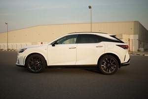 LEXUS RX 350 SPORT V8 4.5L Turbo 4x4 SUV 2026, Automático, Techo Solar, Asientos de Cuero Oscuro, 6 Plazas, 24000 km, 360 LED - Product Image 4