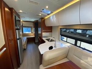 Camping-car d'occasion L-e-i-s-u-r-e T-r-a-v-e-l Serenity 24CB 2017 prêt à la vente - Product Image 6