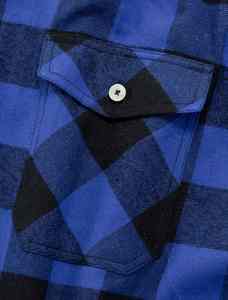 Camisa de franela azul y negra de manga larga para hombre, informal, con botones, 100% algodón, logotipo personalizado, clásica, transpirable, de secado rápido. - Product Image 4
