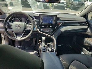 รถยนต์โตโยต้า แคมรี่ ไฮบริด LE ปี 2023 มือสอง ขับเคลื่อนสี่ล้อ รุ่นแข่ง กำลัง 415 แรงม้า เทอร์โบคู่ เกียร์อัตโนมัติ CVT 7 สปีด - Product Image 4