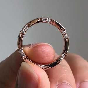 Bague élégante en or rose avec diamant de laboratoire taille ronde, pavé minimaliste 14K, cadeau d'anniversaire de mariage, bijoux fins pour femme - Product Image 2