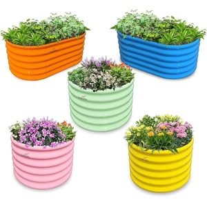 Belle jardinière en métal coloré conçue pour élever les intérieurs avec un attrait intemporel et une luminosité inspirée de la nature - Product Image 1