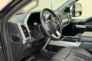 Ford F-250 Super Duty Lariat 4x4 2021 Usada en Buen Estado, Motor V8 de 7.3 Litros, Equipamiento de Alta Gama - Product Image 4
