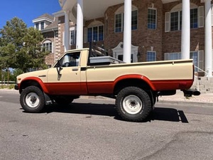 Toyota Pickup 4x4 cabine simple d'occasion, années 1983, 1988, 1990, Toyota Hilux 4WD Pick-Up cabine simple et double, excellent état - Product Image 6