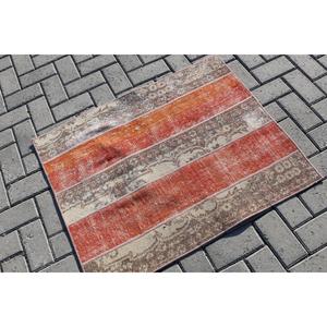 Tapis turc vintage, tapis de 2,6 x 3,2 pieds, petit tapis à fleurs rouges - Product Image 2
