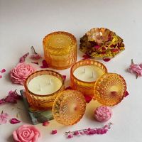 Collection de bougies votives en verre ambré de qualité supérieure offrant une lumière douce et radieuse pour la décoration de la maison, les célébrations de Noël, réutilisables