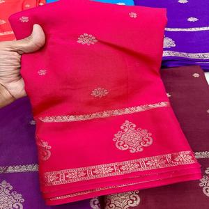 Sari en mousseline de soie pure viscose pour femmes, magnifique bordure tissée en zari floral, butta, tout petit butti, chemisier assorti, fabriqué en Inde - Product Image 1