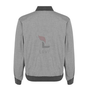 Blouson d'aviateur de qualité supérieure pour hommes, couleur unie, fermeture à glissière complète, veste légère en toile à col montant et logo sur le devant pour hommes - Product Image 5