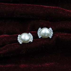Elegantes Pendientes de Perlas de Plata 925 con Forma de Bola y Circonita, Modernos y Clásicos para Bodas, Compromisos, Fiestas o Regalos - Product Image 1