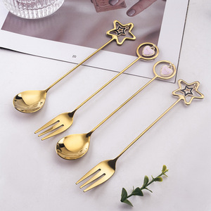Ensemble de couverts fantaisie de style royal avec cuillère à long manche en acier inoxydable avec coeur étoile suspendu à la fin pour les maisons et les hôtels - Product Image 5