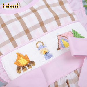 ชุดรอมเปอร์เด็กผู้หญิงลายสก็อตผ้าฝ้ายออร์แกนิค 100% ตกแต่งด้วยลายปักมือ ติดกระดุมแป๊ก สำหรับฤดูร้อน รับผลิตแบบ OEM ODM ขายส่ง - Product Image 5