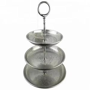 Soporte para Pastel de Tres Niveles de Acero Pulido con Base de Metal, Diseño Clásico para Uso en el Hogar y Restaurantes - Product Image 6