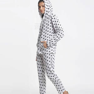 Survêtement imprimé avec motifs audacieux Coupe douce et décontractée Ensemble complet Survêtement imprimé Design élégant pour une utilisation polyvalente - Product Image 2