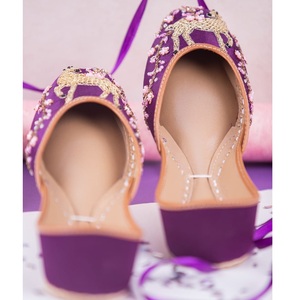Chaussures Khussa Jutti traditionnelles pakistanaises, chaussures légères de mariage de fabrication professionnelle pour filles, meilleures ventes produit - Product Image 3