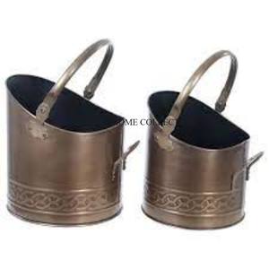 Seau à charbon en métal robuste mais léger avec un bec facile à verser pour une distribution contrôlée du charbon dans les grilles - Product Image 6